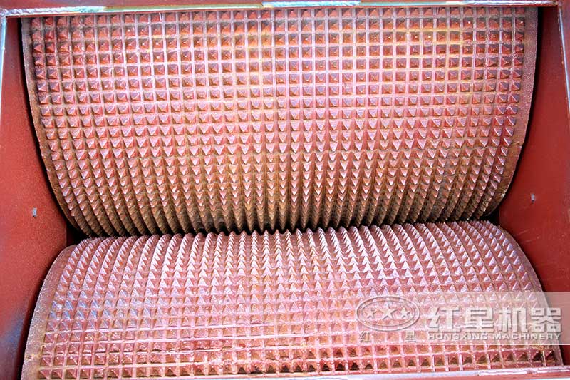 对辊破碎机辊皮耐用，几乎没有易损件