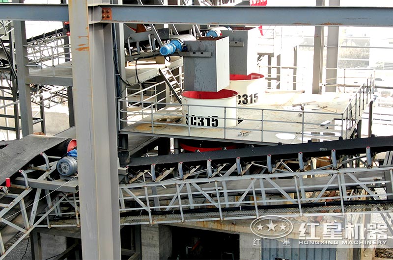 江苏客户大型砂石现场圆锥破碎机 江苏客户大型砂石现场圆锥破碎机