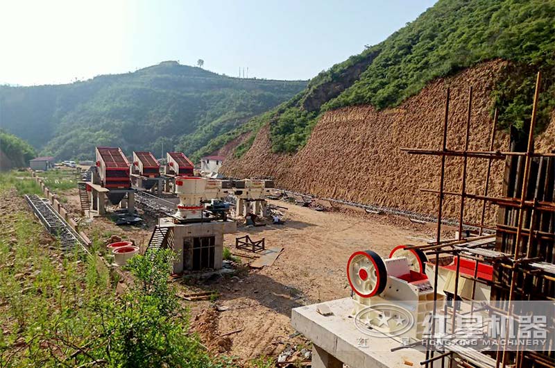 设备地基两手抓，不误生产紧挣钱