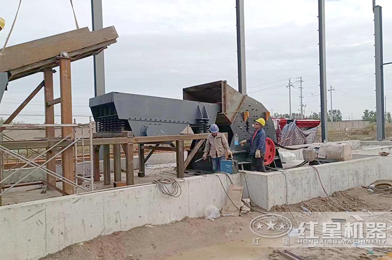 红星锤式破碎机安装现场 红星锤式破碎机安装现场