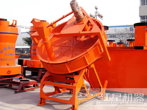 圆盘造?；? />
</p>
<h2>
	3、操作方面
</h2>
<p>
	操作直观稳定，维修方便，流程布局合理，能耗低、寿命长。
</p>
<h2>
	4、适用方面
</h2>
<p>
	原料适应性广，可用于复混肥料、医药、化工、饲料、煤炭、冶金等各种原料的造粒，并能生产各种浓度、多种类型复混肥，特别是稀土、碳铵、硫酸铵系复混肥造粒。
</p>
<h2>
	5、发展方面
</h2>
<p>
	无三废排放，技术成熟，居国内较高水平，是国家环保适用技术的推广项目。
</p>
<p style=