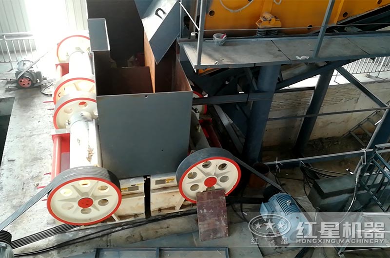 细颚式破碎机现场 细颚式破碎机现场