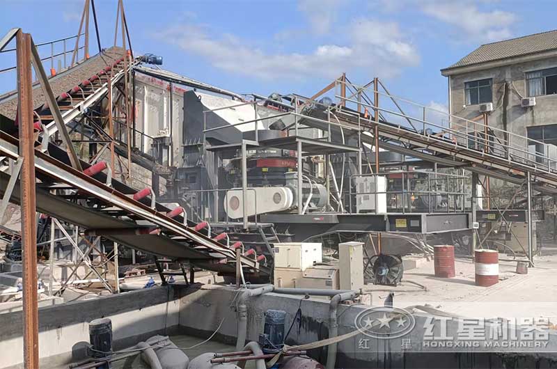 移动圆锥式破碎机现场 移动圆锥式破碎机现场