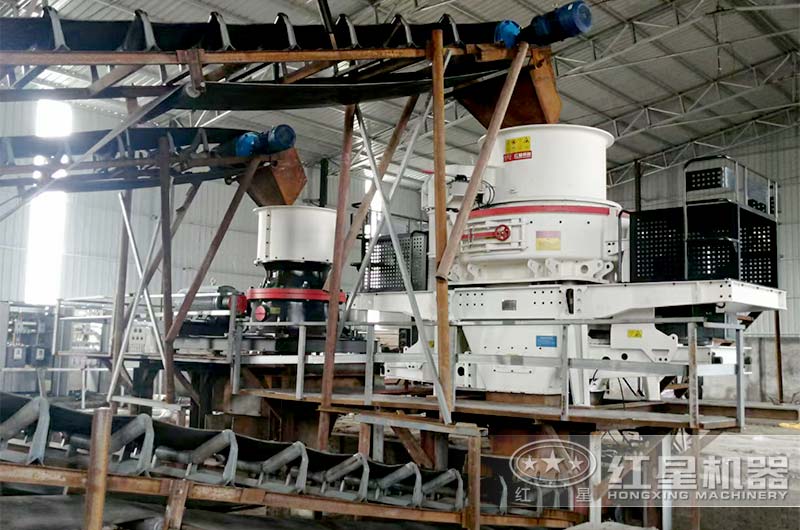 一小时处理一百方的花岗岩固定碎石机现场 一小时处理一百方的花岗岩固定碎石机现场