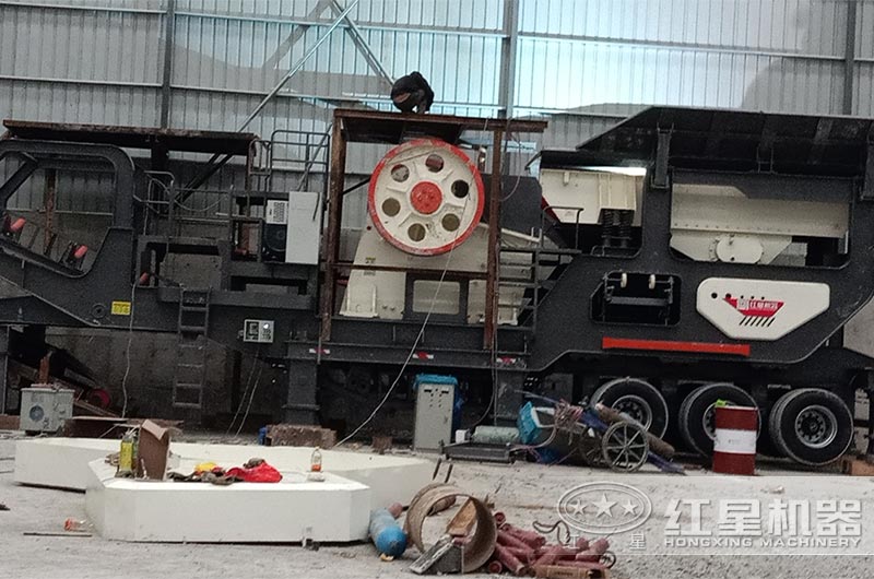 移动颚式破碎机现场 移动颚式破碎机现场