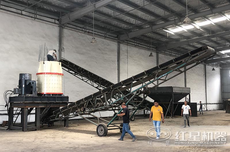 复合式粉碎机现场