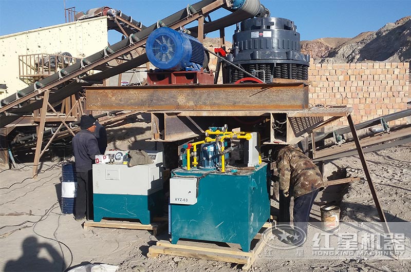 φ900弹簧圆锥破碎机现场 φ900弹簧圆锥破碎机现场