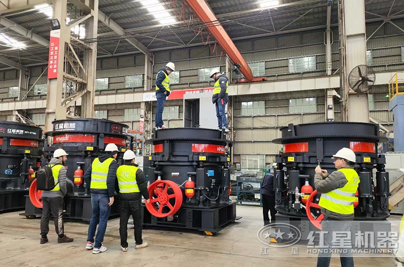 客户来厂参观圆锥破