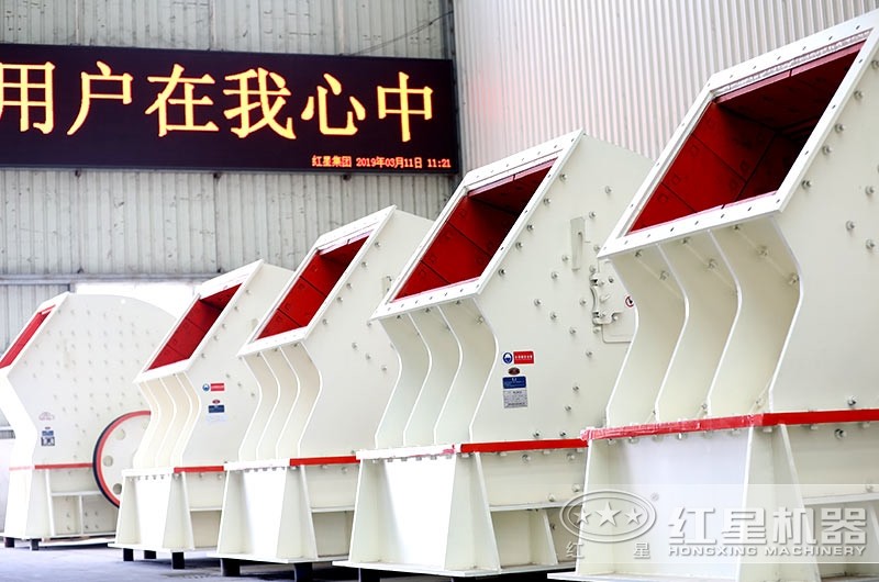 锤式破碎机车间实拍图，多种型号可供挑选