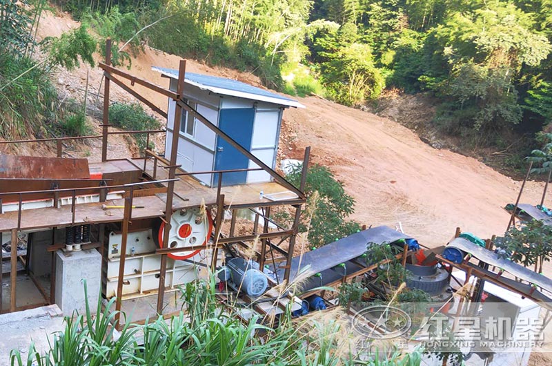 鹅卵石破碎现场，鄂破+圆锥破破碎出13石子